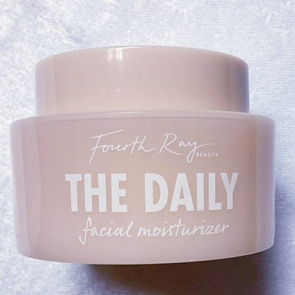 FOURTH RAY BEAUTY “THE DAILY MOISTURIZER “ - Picture 6 of 9